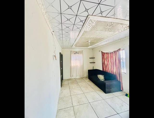 4 BEDROOM HOUSE FOR SALE IN FOLWENI